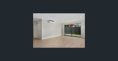 Spacious Modern Villa, Great Location - Photo 3