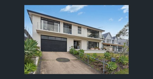 Versatile Coastal Home With Dual Occupancy Potential - Photo 1