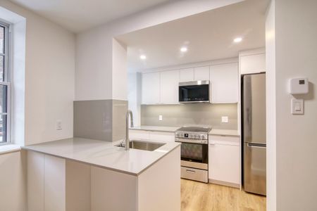 3421 Durocher - Photo 2