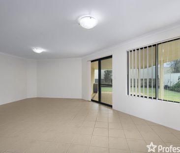 Spacious 4 X 2 in Fantastic Lakelands Location ! - Photo 1
