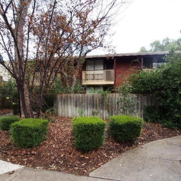 Spacious 2 bedroom townhouse in private garden setting - Photo 1