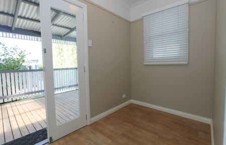 Quaint Cottage, Convenient Location - Photo 5