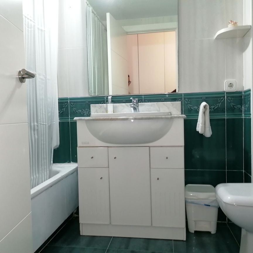 Piso de alquiler en Carrer Bellpuig, Montjuïc - Photo 1