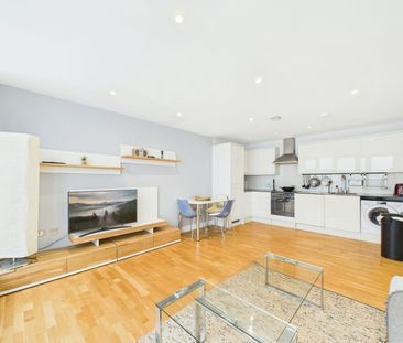 Flat to rent on - Photo 2