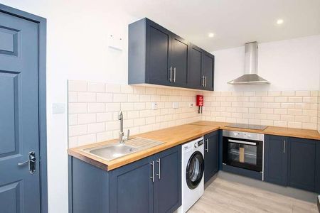 Raymond Crescent, Guildford, Surrey, GU2 - Photo 3