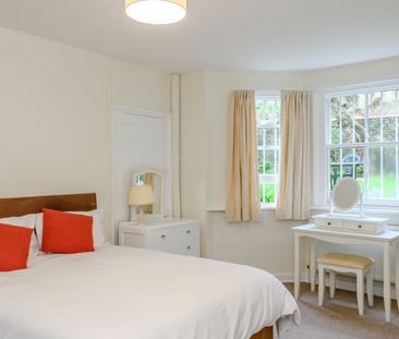 1 Bed Flat, Brook Green, W14 - Photo 3