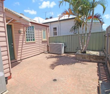 SPACIOUS 4 BEDROOM FAMILY HOME IN A POPULAR LOCATION - REAR PARKING... - Photo 6