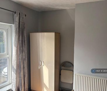 1 bedroom in a house share to rent - Photo 6