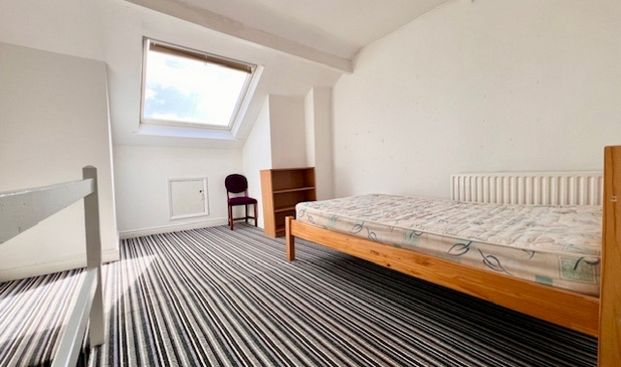 Spacious Four Bedroom Property - Photo 1