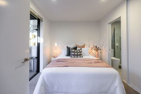 3-Bed, 3-Bath – Walk to Hagley & Hospital - Photo 4