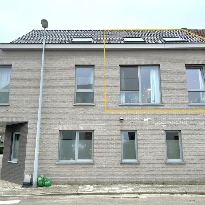 Duplex-appartement met 2 slaapkamers en garage. - Photo 1