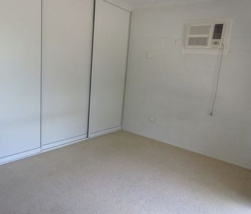 FAMILY HOME IN POPULAR COASTAL COMMUNITY - Photo 4