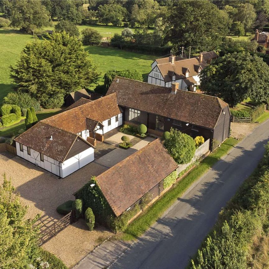 An impressive country home in a superb setting. Offering an abundance of character features , space and a fantastic garden with its very own helipad and hangar. - Photo 1