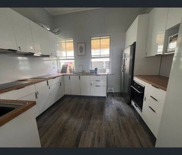 Single Room Available from mid Jan - Photo 4