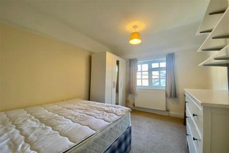 4 bedroom terraced house to rent - Photo 3