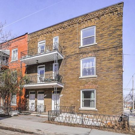 2400$ - 4 chambres, semi-meublé, superbe emplacement - Photo 3