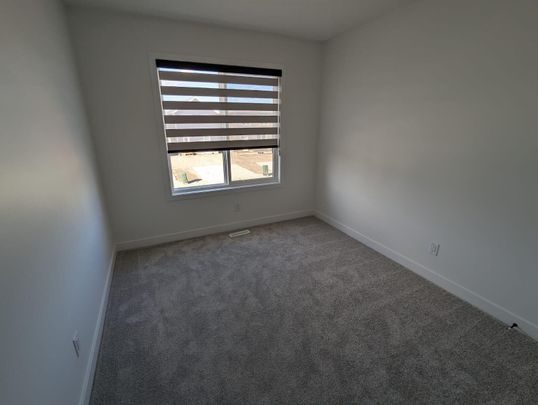 240 Corner Glen Avenue Northeast, Calgary - Photo 1