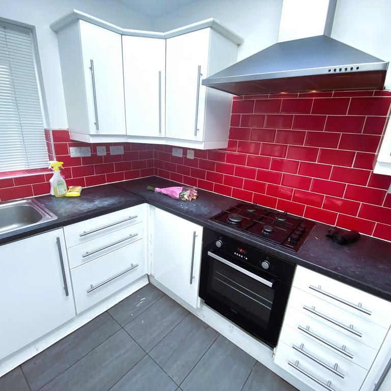 3 bedroom terraced house to rent - Photo 1