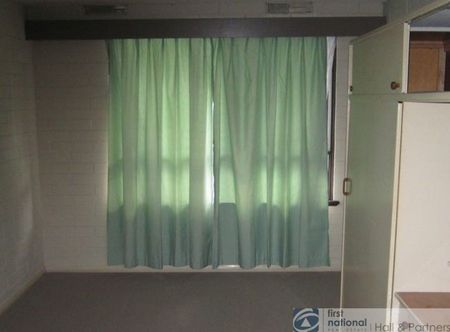 Located in the heart of Noble Park is this one bedroom apartment. - Photo 2