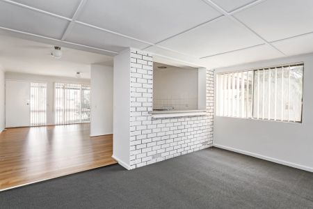 Four bedroom home with large rumpus area - Photo 5