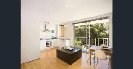 Bright & Stylish Parkside Living l Centennial Park Retreat - Photo 2