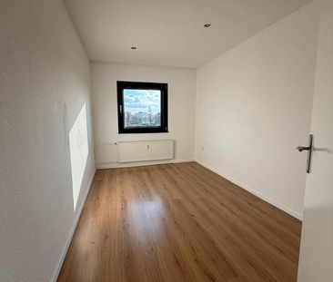 Lichtdurchflutete 4 Zimmer Wohnung mit vollausgestatteter EBK - Foto 2