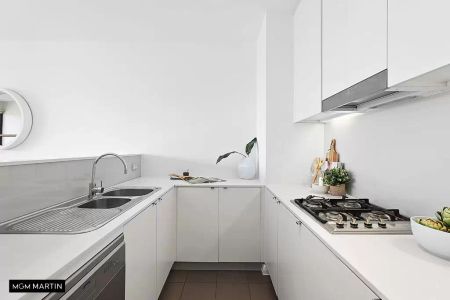 MGM MARTIN – TWO BEDROOM APARTMENT - Photo 4