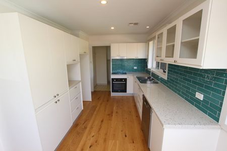 5 Dunlop Street, Hackett ACT 2602 - House For Rent | Domain - Photo 5