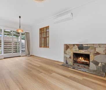 Three bedroom house in Mount Waverley - Photo 2