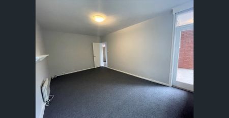 Comfortable & Conveniently Located Apartment - Photo 4