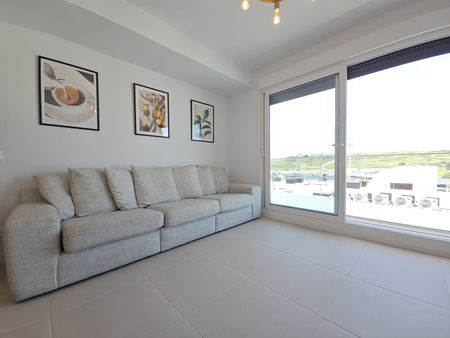 Top Floor Apartment in Estepona - Photo 4