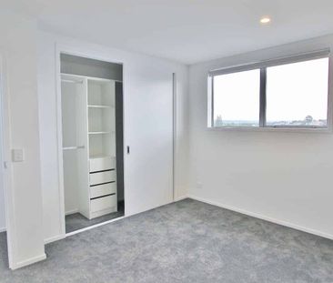 Stylish Townhouse with Expansive Views - Photo 4