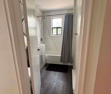 For Lease - 136 Scanlon Avenue Unit# 12, Bradford West Gwillimbury,... - Photo 6