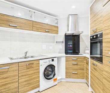 1 bedroom Flat in Kestrel Road, Farnborough - Photo 4