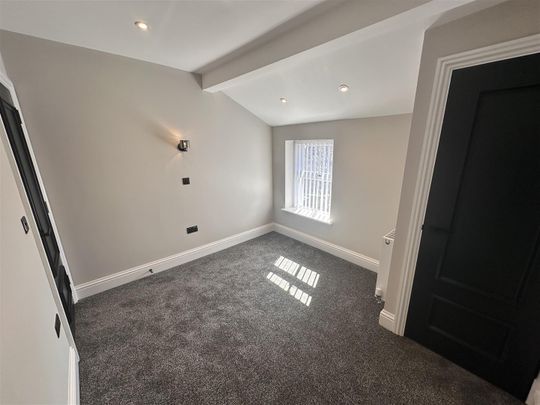 Carlton Mount, Birkenhead - Photo 1