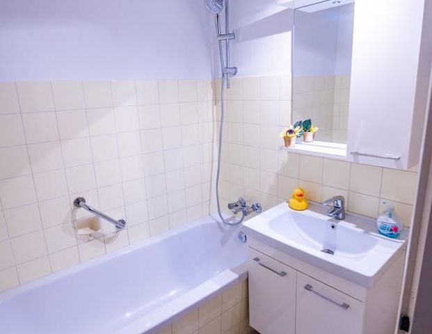 Frankenthal: Gepflegte Wohnung mit zwei Zimmern und Balkon - Foto 1