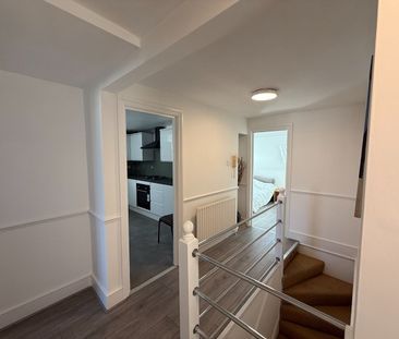 2 Bed Flat, Hurstbourne Road, SE23 - Photo 3