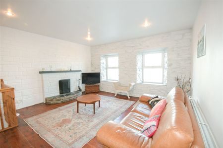 2 Hamilton's Row, Courtmacsherry, West Cork - Photo 2