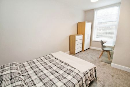 BILLS INCLUDED – Brookfield Place, Meanwood, Leeds, LS6 - Photo 5