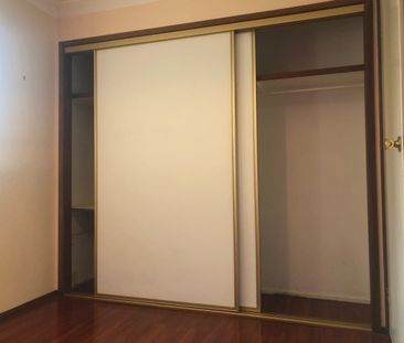 Immaculate 3-Bedroom Home in a Quiet Minto Street - Photo 1