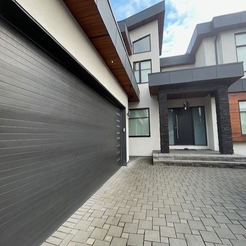 Luxury Upper Level Home with 6 Bedroom 5 Bath - Photo 1