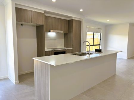 3 Flame Tree Road, Cotswold Hills QLD 4350 - House For Rent | Domain - Photo 3