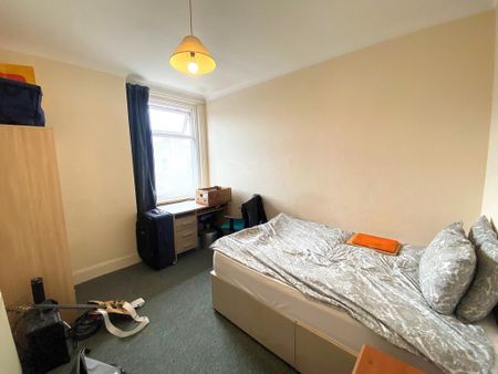 4 bedroom terraced house to rent - Photo 2