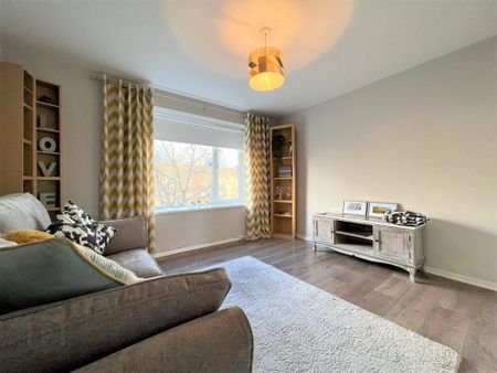 33 Rosebrook Grove, Carrickfergus, BT38 8NS - Photo 2