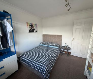 3 bedroom semi-detached house to rent - Photo 3