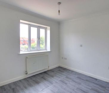 4 bedroom semi-detached house to rent - Photo 4
