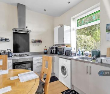 2 bedroom end of terrace house to rent - Photo 5