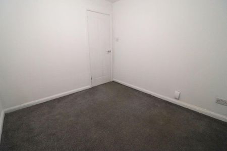 3 bedroom flat to rent - Photo 3