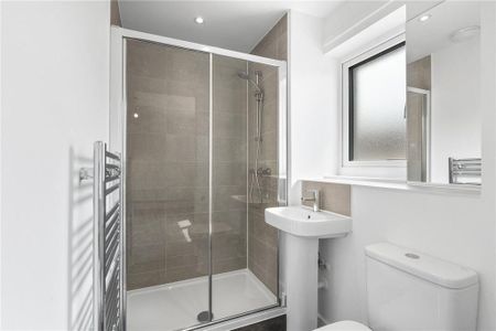 3 bedroom detached house to rent - Photo 4