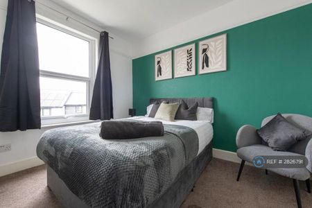 1 bedroom in a house share to rent - Photo 4